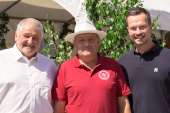Vereinsvorsitzender Jens Tausche (Mitte) mit dem amtierenden Bürgermeister Peter Mühle (links) und dem neuen Bürgermeister Alexander Sachse