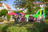 Kinderspielplatz mit Hüpfburg, Kinderspiele, Kinderschminken sowie Mal- und Bastelstrecke