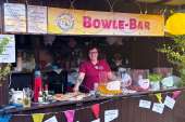 Freundliche Bedienung – leckere Bowle in der Bowle-Bar